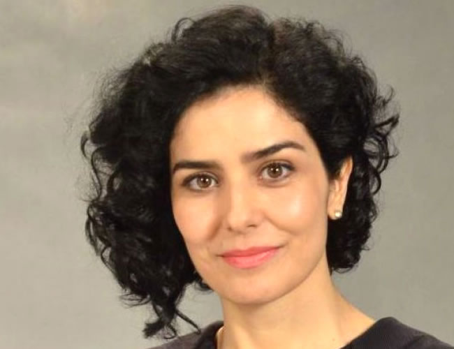 Esse tipo de corte não precisa ser necessariamente para quem tem cabelo liso (Foto: Reprodução)